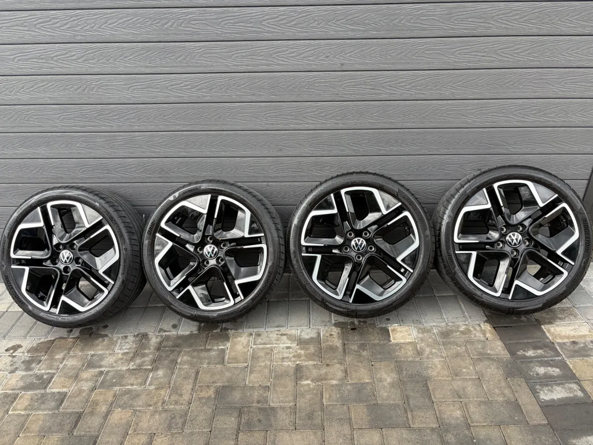 18” GENUINE VOLKSWAGEN GOLF R-LINE ALLOYS & TYRES - Image 2
