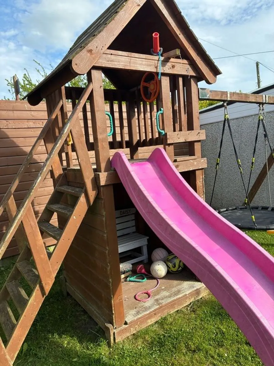 wooden treehouse play house - Image 2