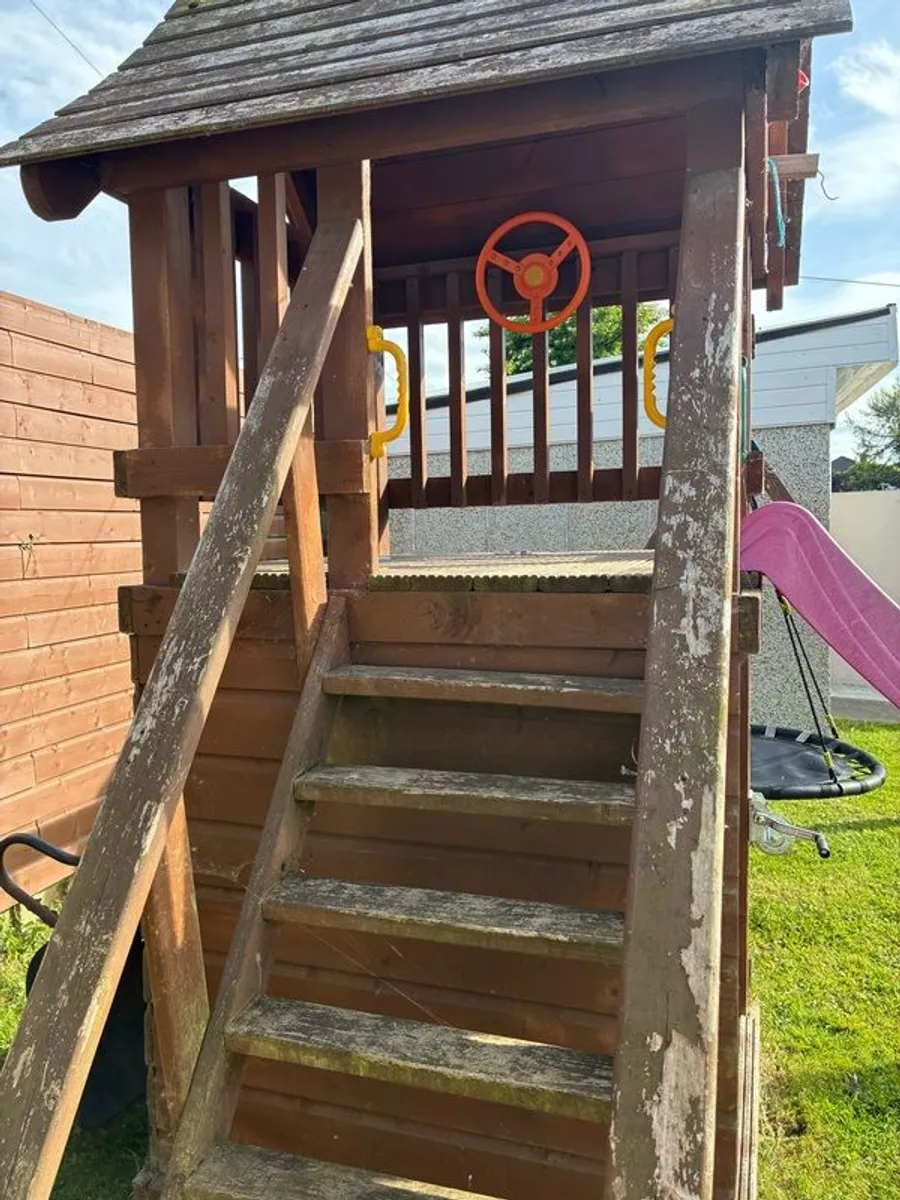 wooden treehouse play house - Image 3