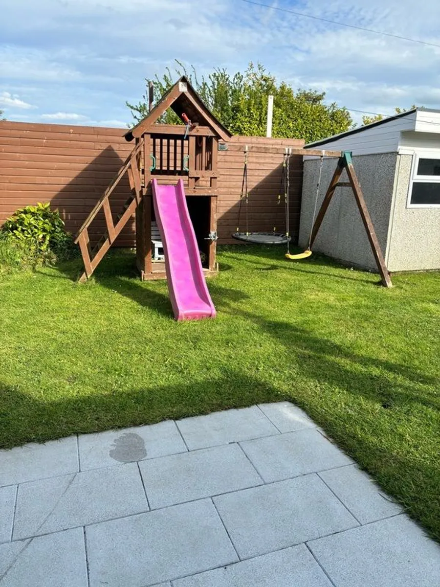 wooden treehouse play house - Image 1