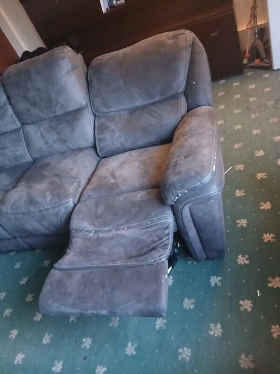Free Sofa - Image 2