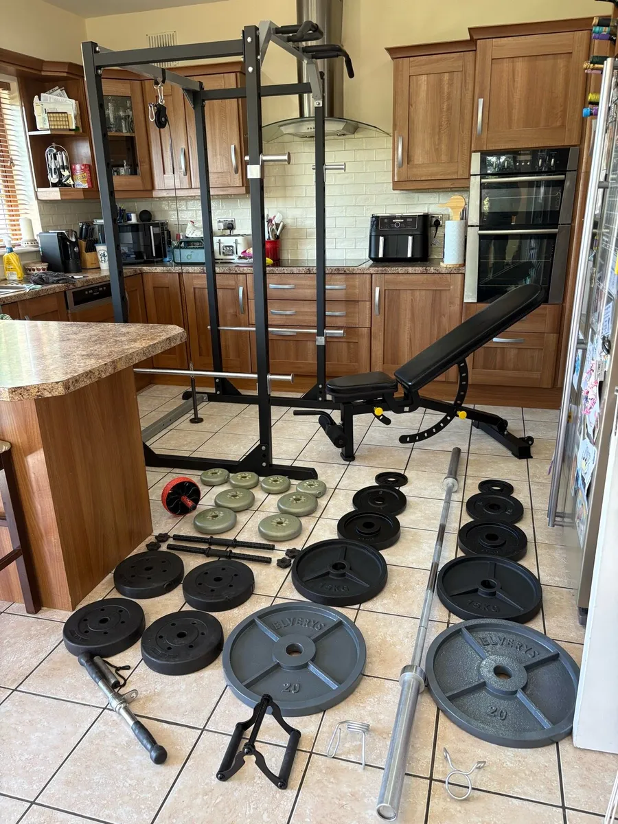 PERFECT GYM WEIGHTLIFTING SQUAT RACK SET UP!! - Image 1
