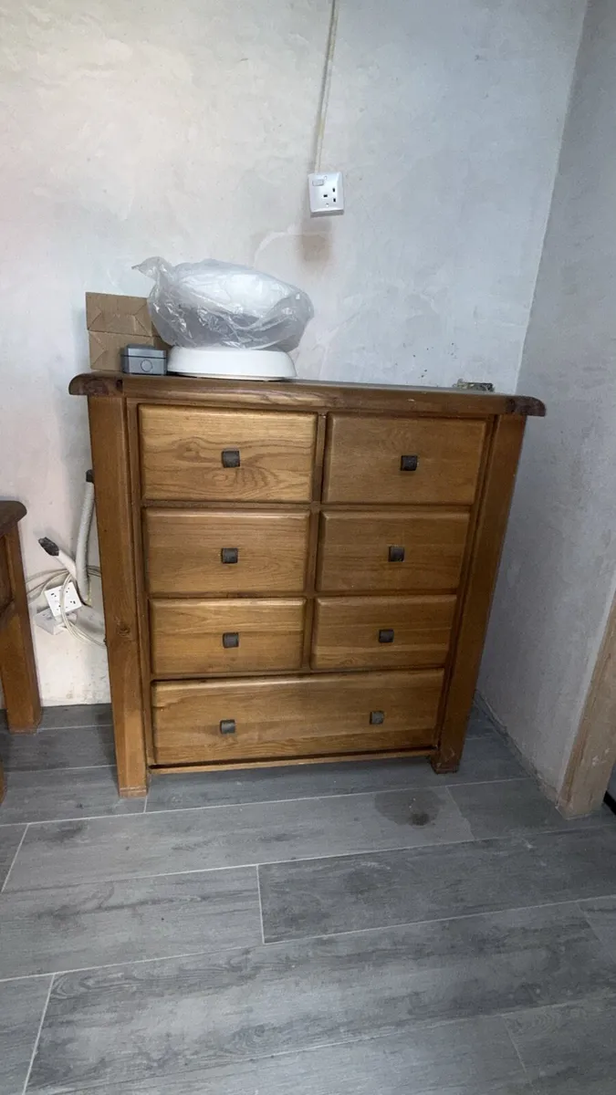 Chest of drawers