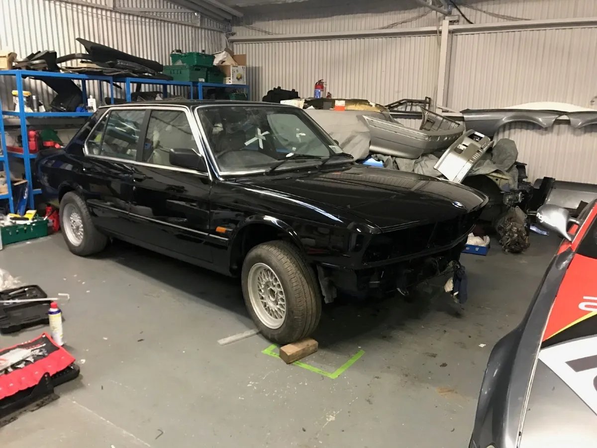 bmw e28 1985 rolling shell - Image 2
