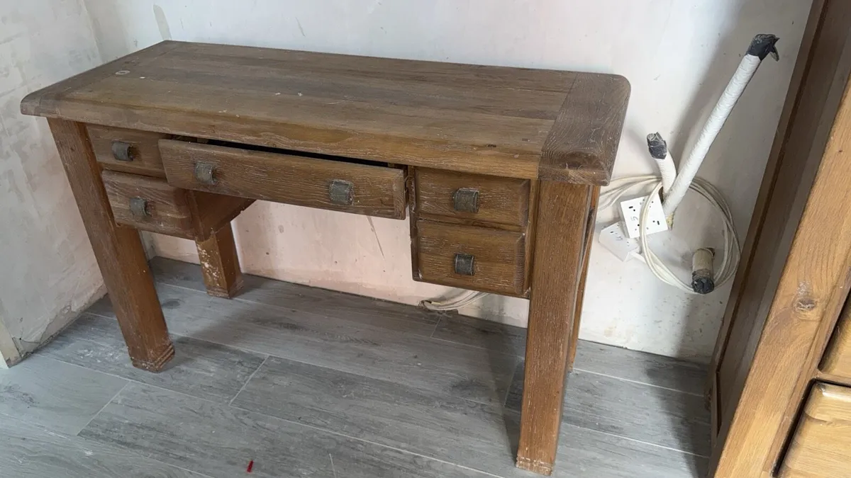 Dresser and mirror - Image 1