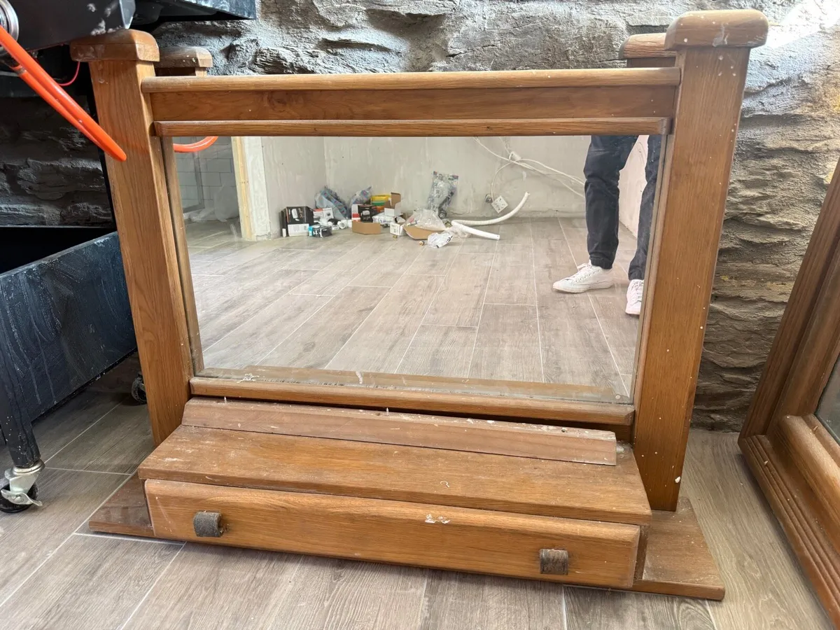 Dresser and mirror - Image 2
