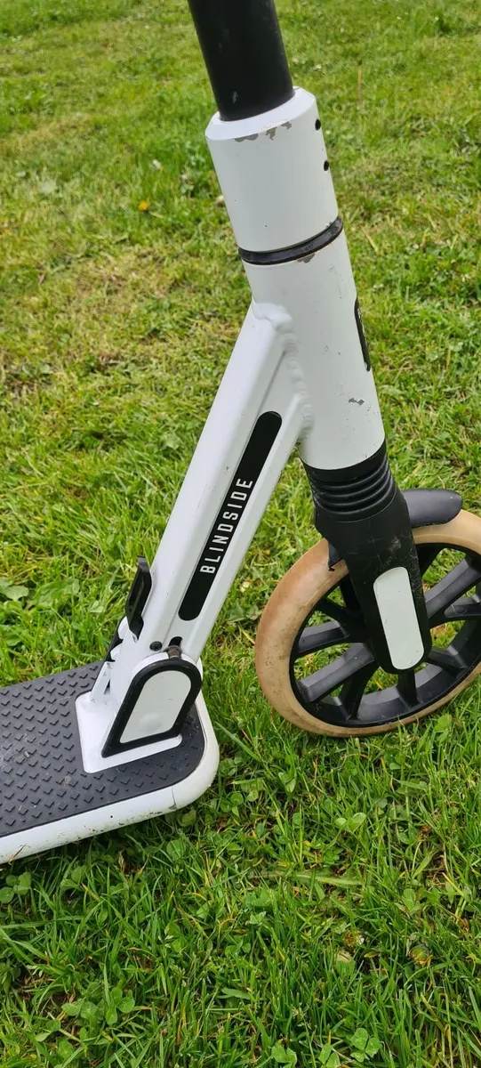 Blindside White Folding Scooter Not electric - Image 2