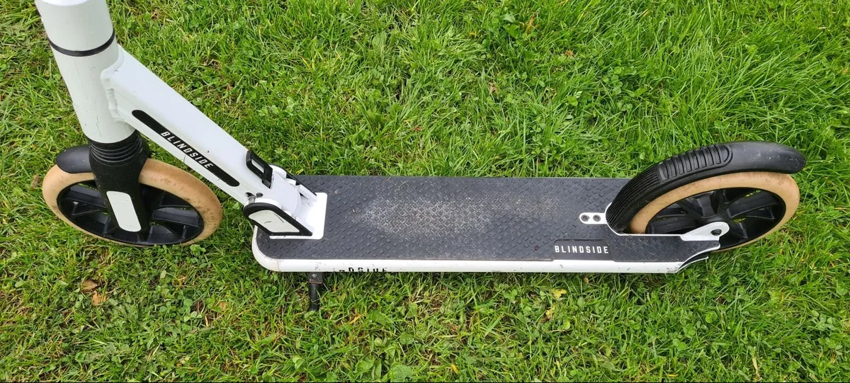 Blindside White Folding Scooter Not electric - Image 3