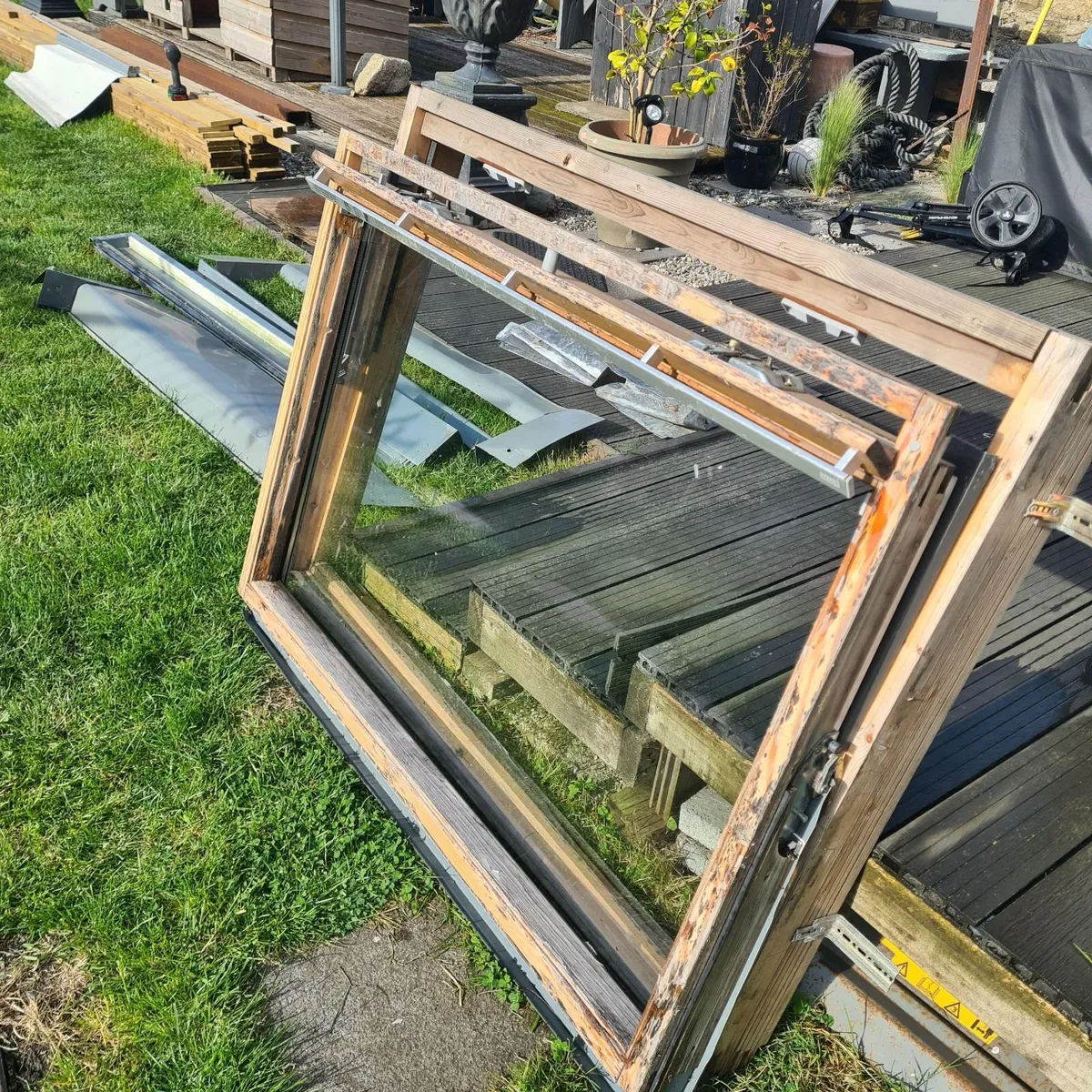 Velux Window 4' x 3' with all flashings and blind - Image 1