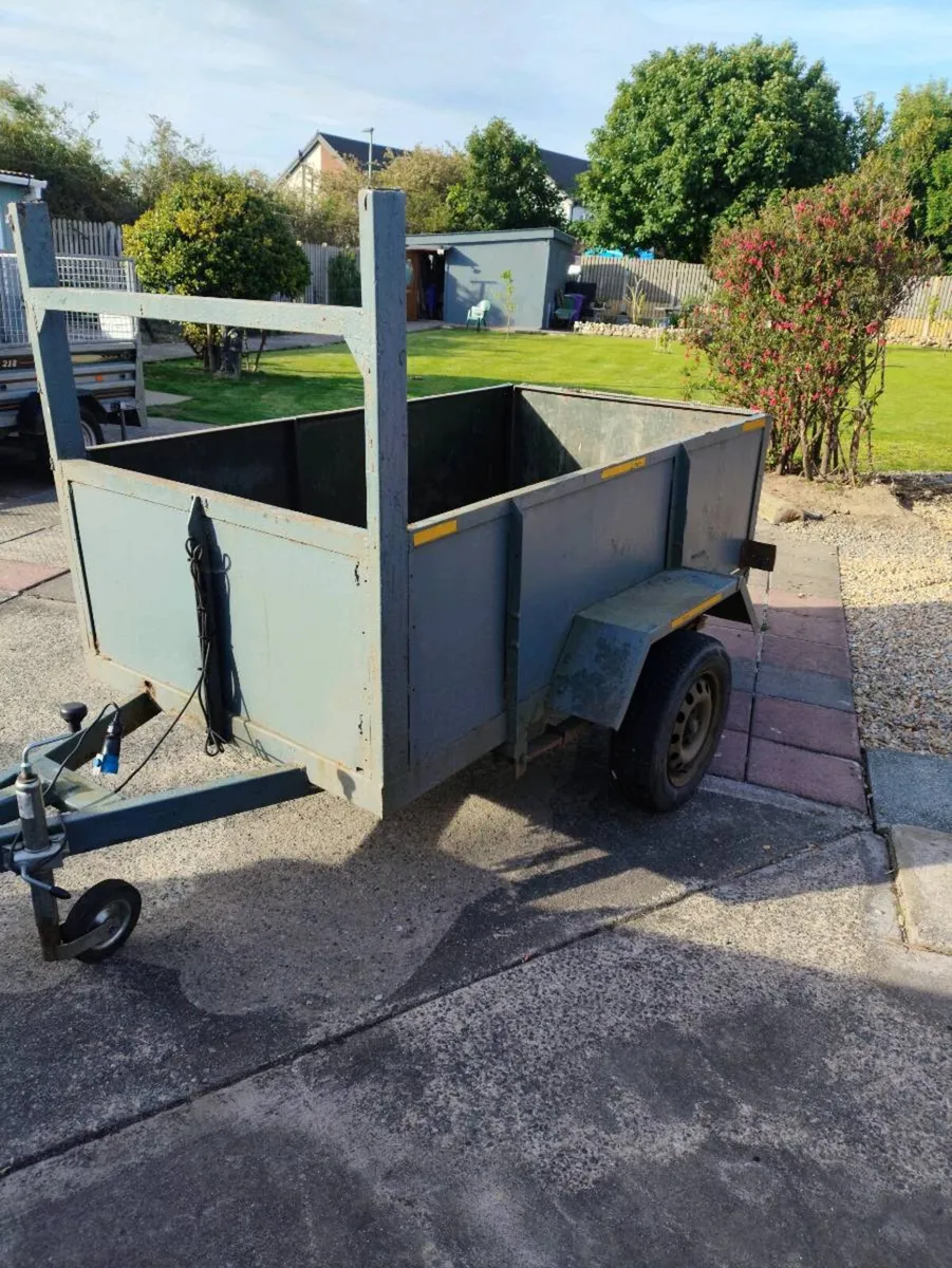 trailer - Image 1