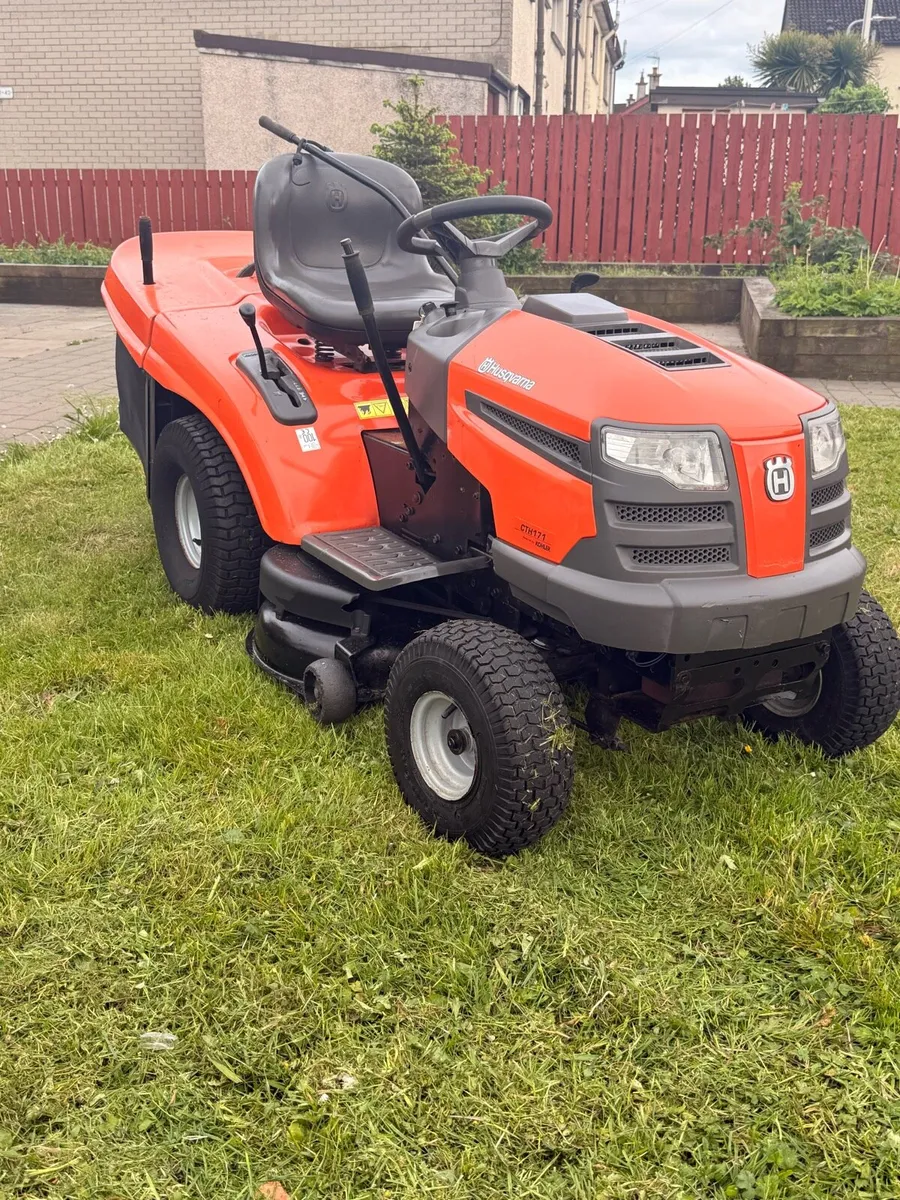 Ride on lawnmower - Image 1