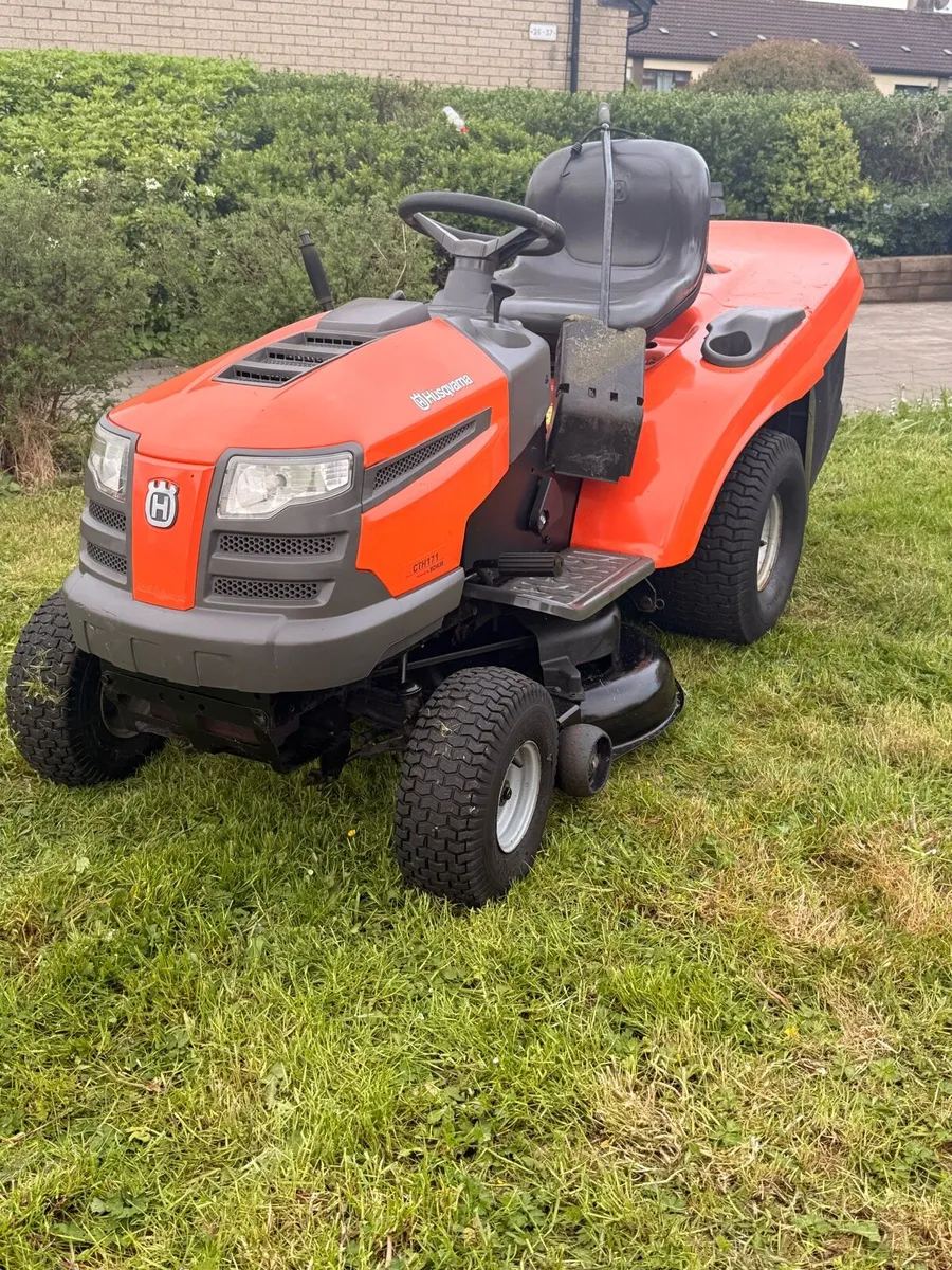 Ride on lawnmower - Image 2