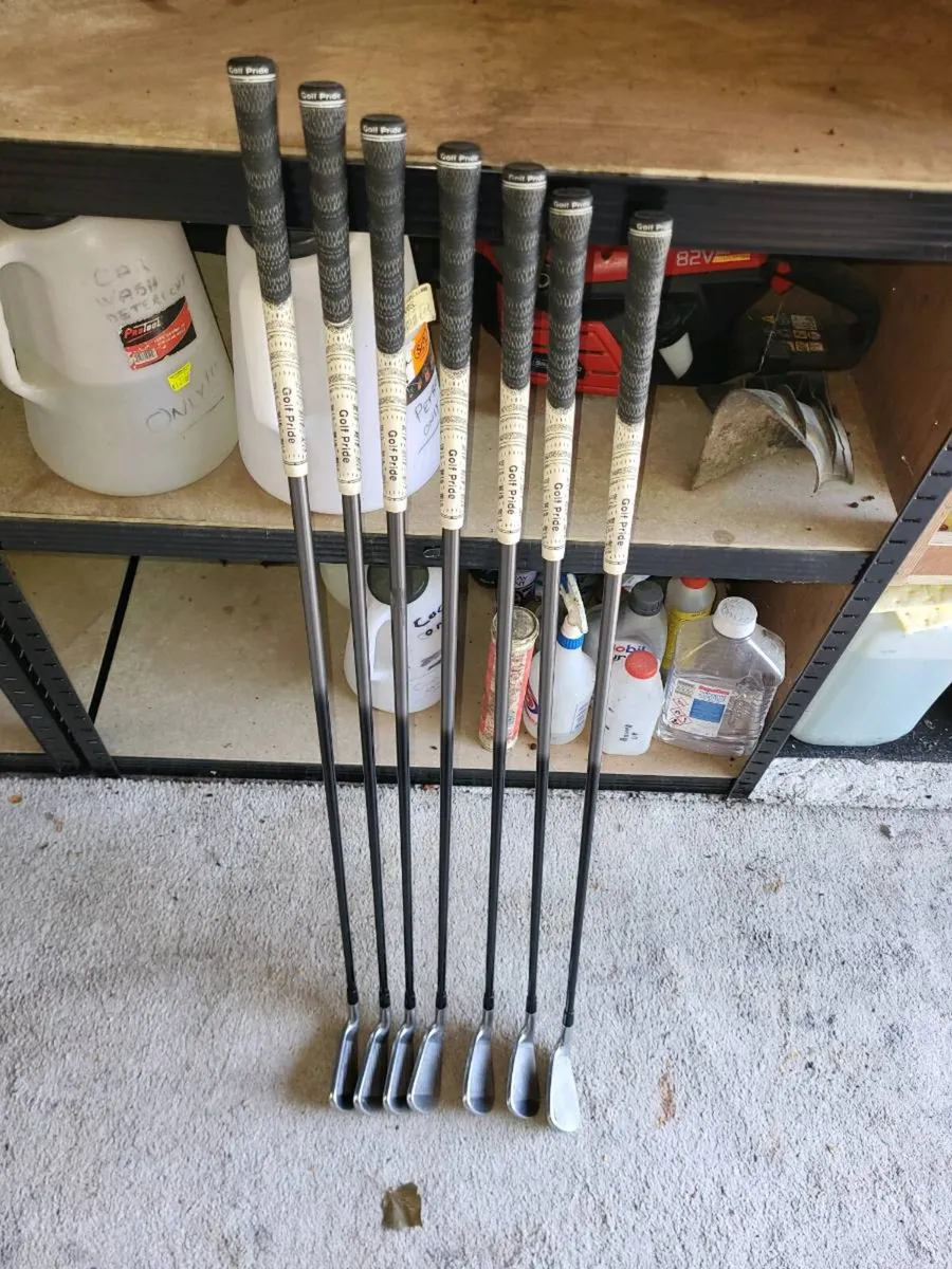 Titlest ap2 irons - Image 2