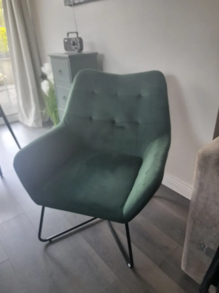 Green velvet chair - Image 2