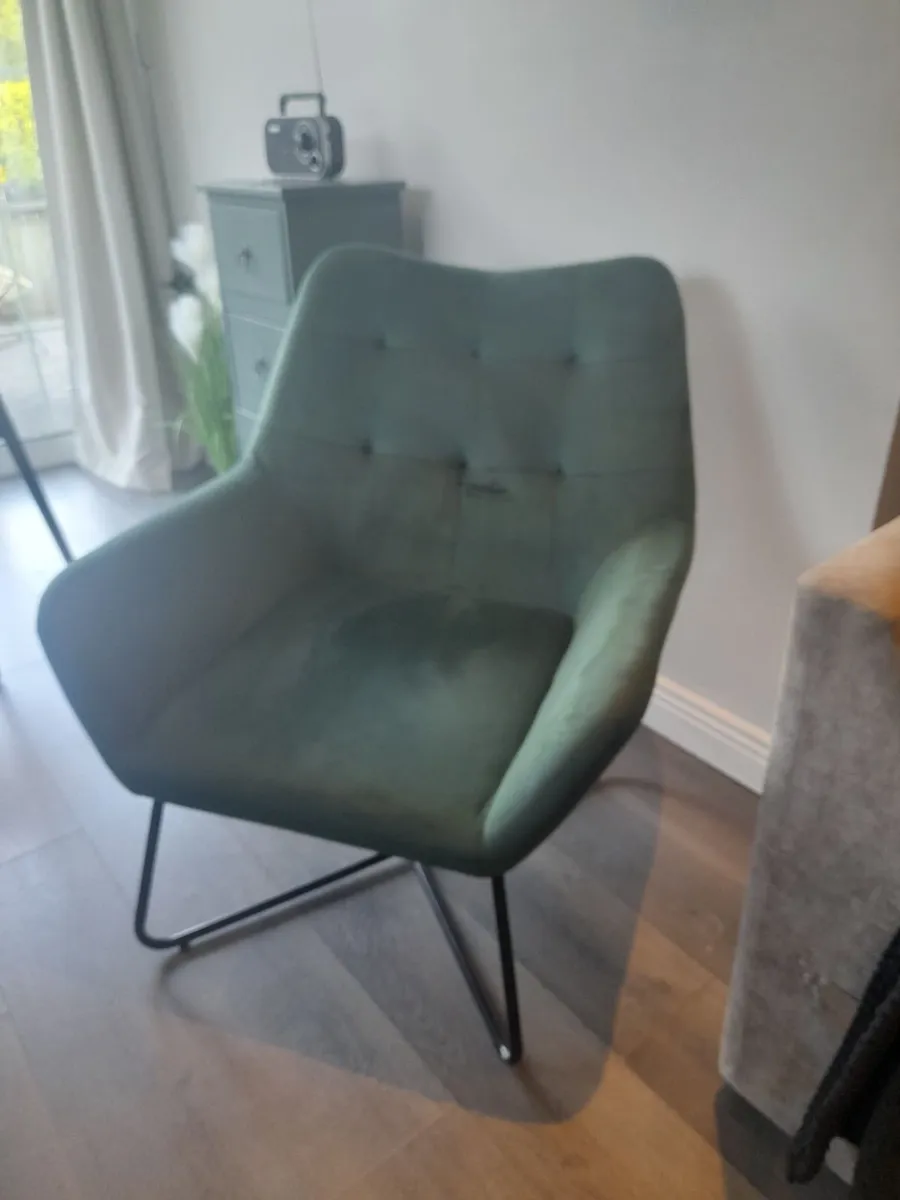 Green velvet chair - Image 1