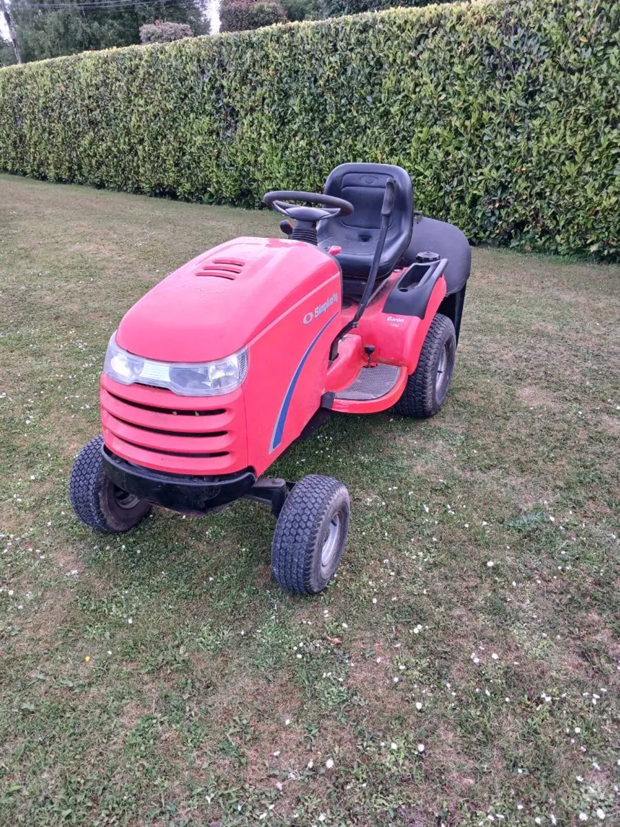 Simplicity 18hp twin cylinder Briggs engine - Image 2