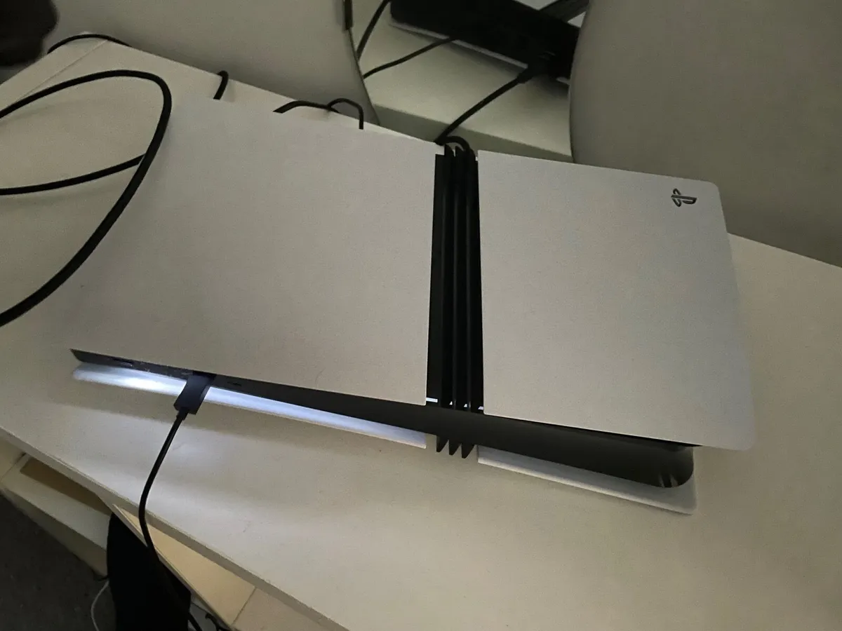 PS5 Pro 2TB Digital Editiion White - Image 2