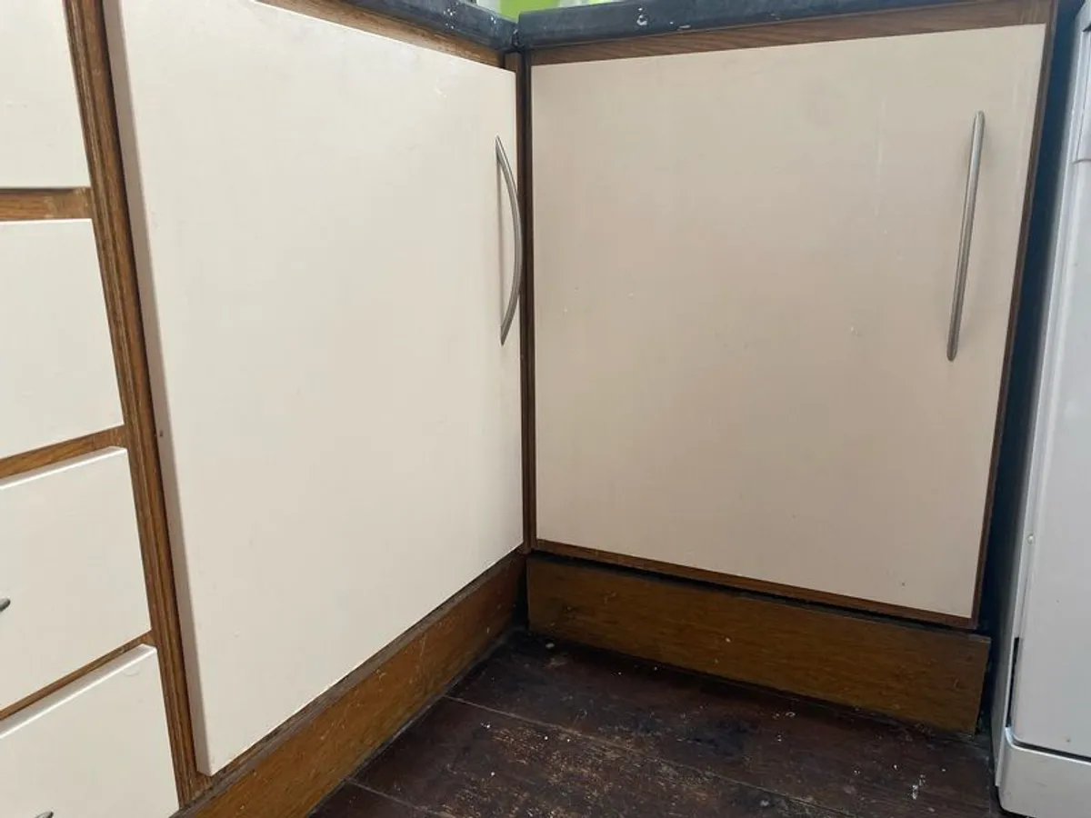 Kitchen Cupboards - Image 4
