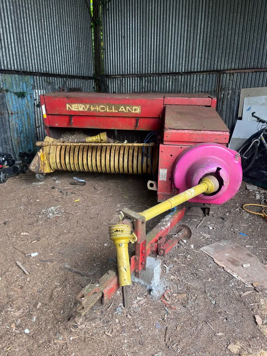 Square baler - Image 1