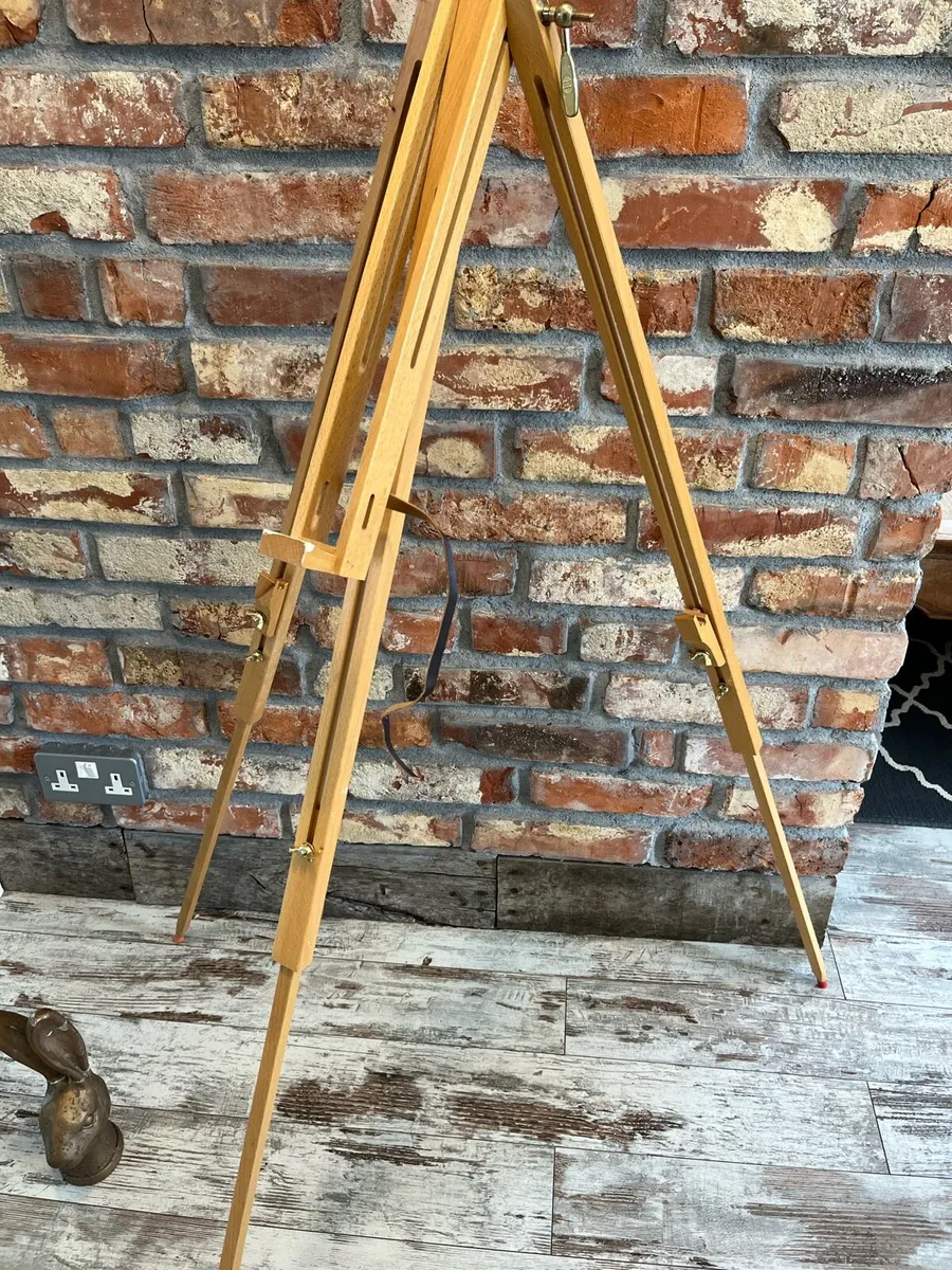 Easel - Image 3
