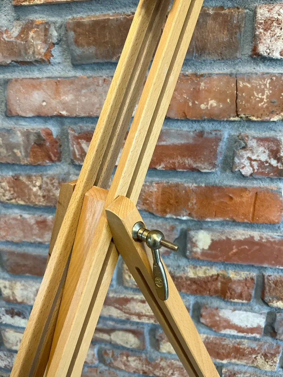 Easel - Image 4