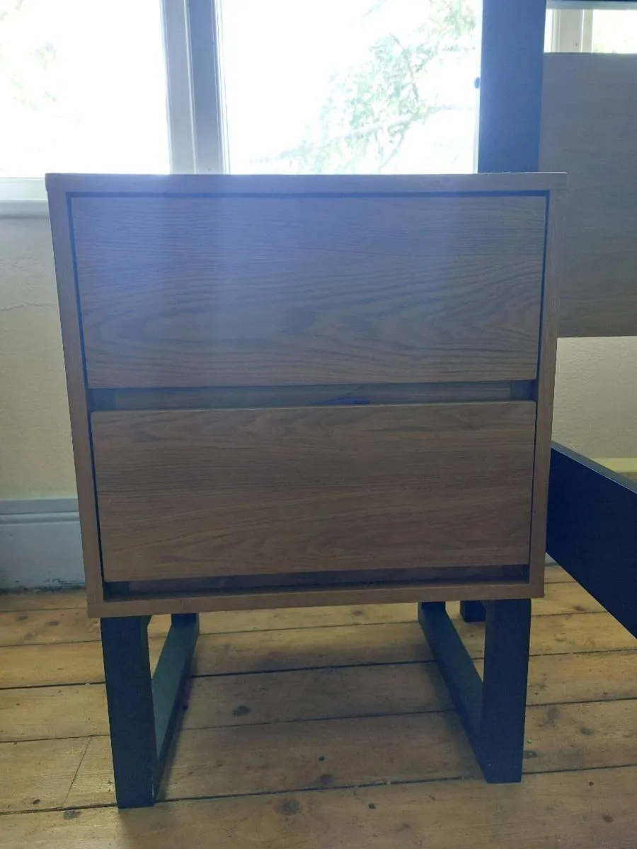 Double Bedframe and Matching Locker - Image 4