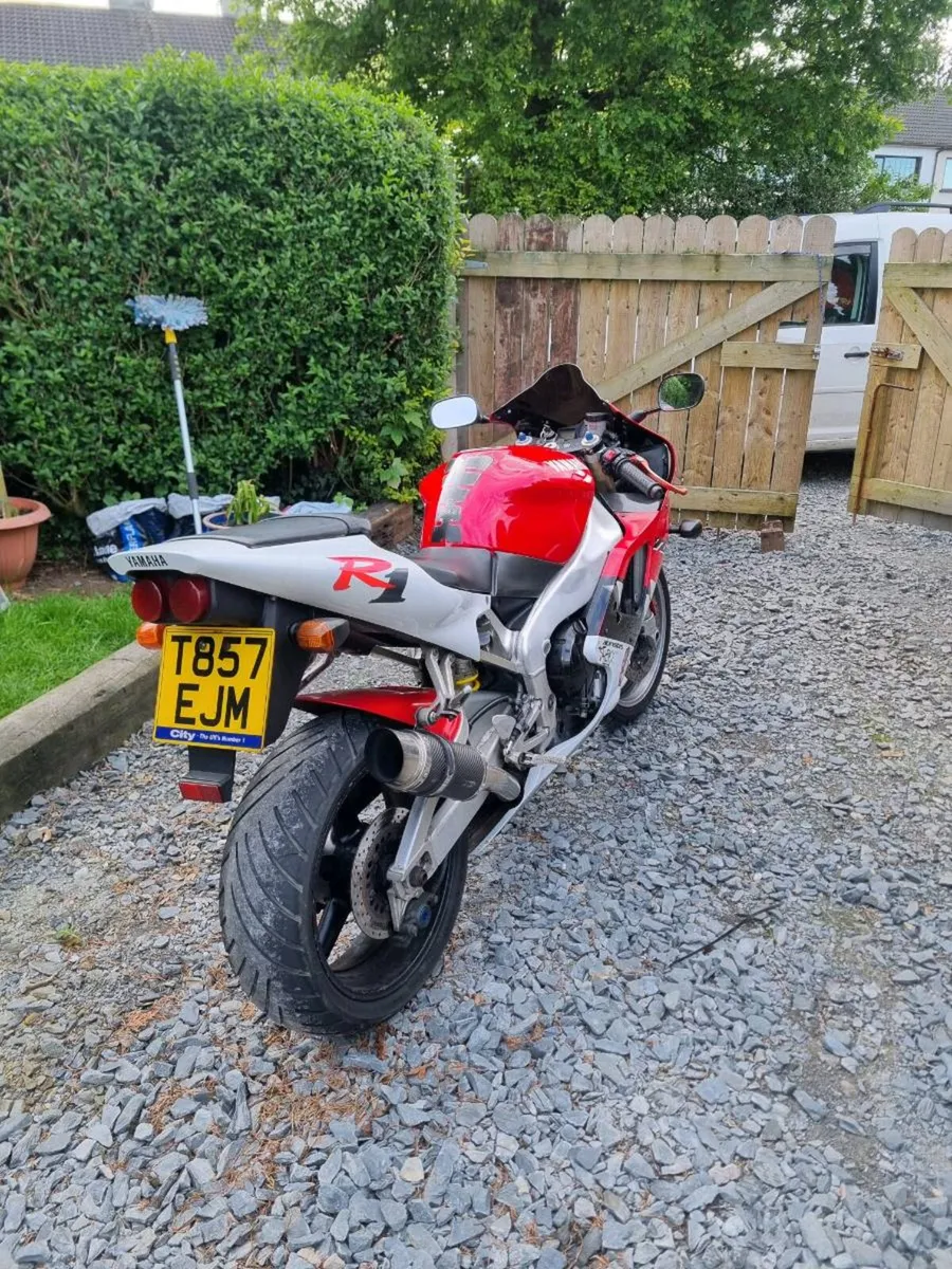 Yamaha R1 - Image 2