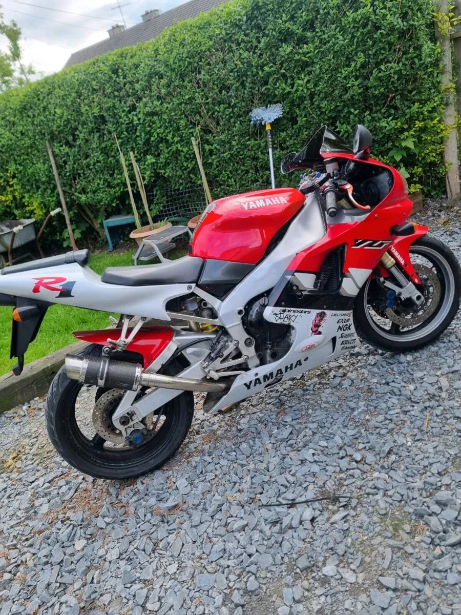 Yamaha R1 - Image 4