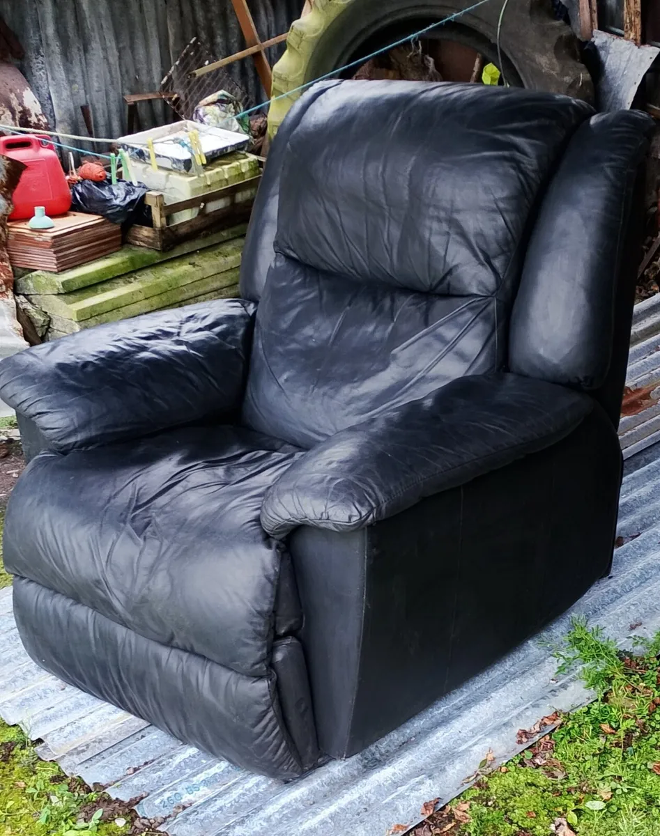 Recliner chair - Image 1