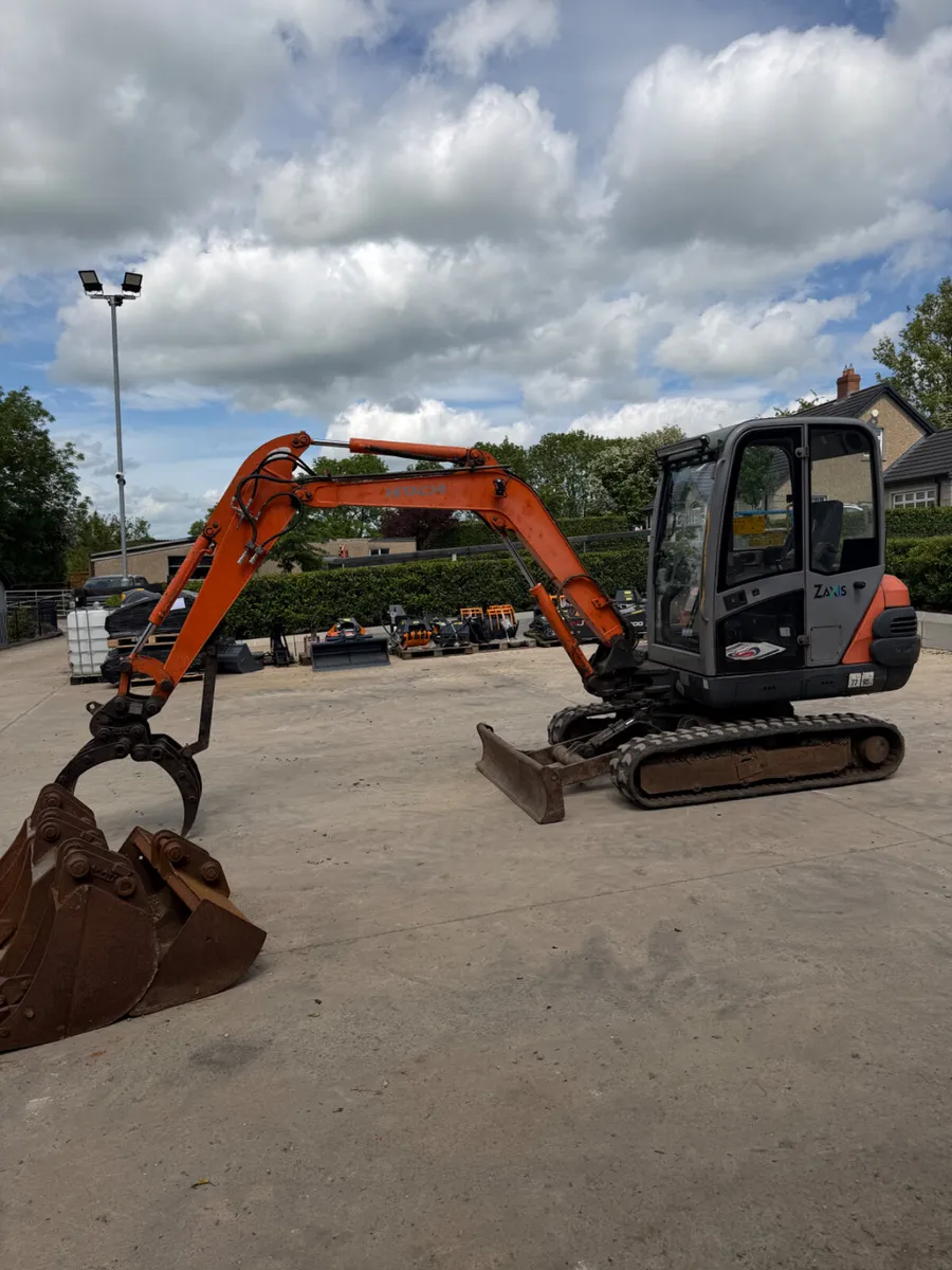 2004 HITACHI ZX30 **IMMACULATE** - Image 2