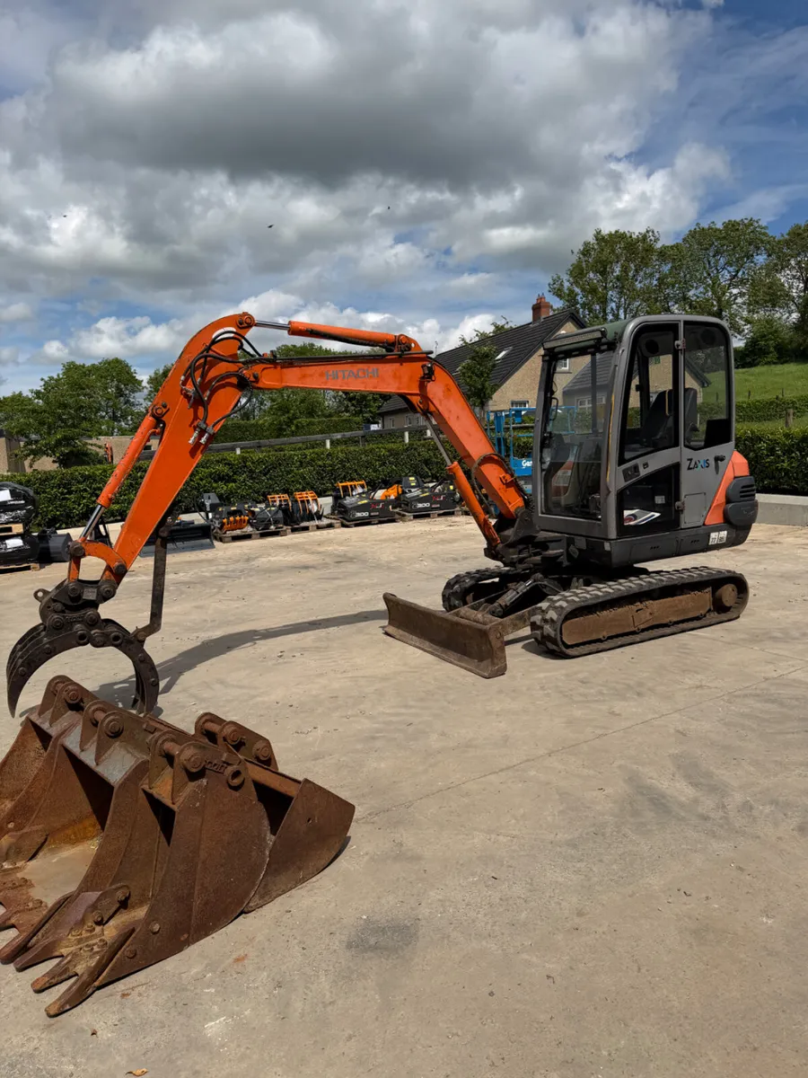 2004 HITACHI ZX30 **IMMACULATE** - Image 1