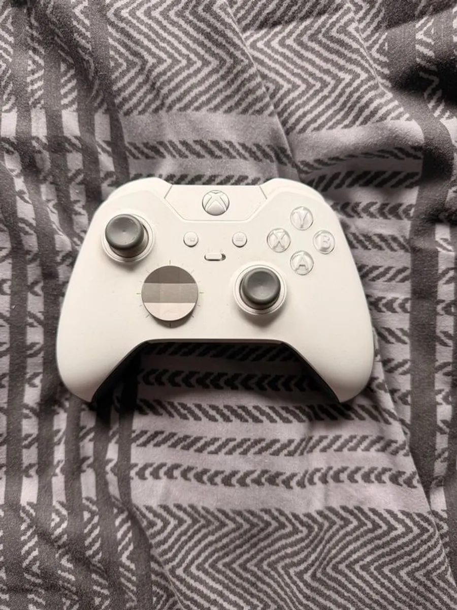 Xbox One S Bundle + Elite Controller + Monitor - Image 2