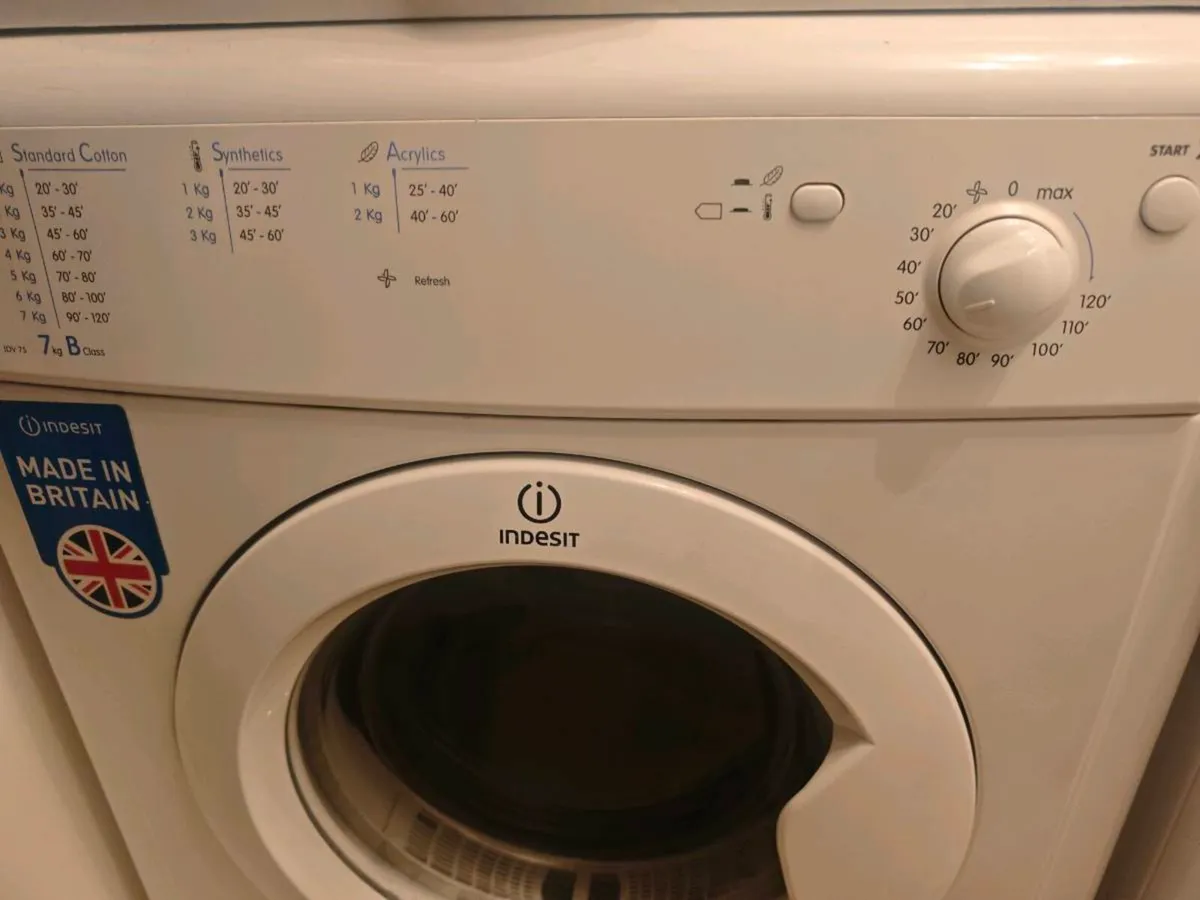 Indesit IDV 75 vented tumble dryer featuring a 7kg - Image 1