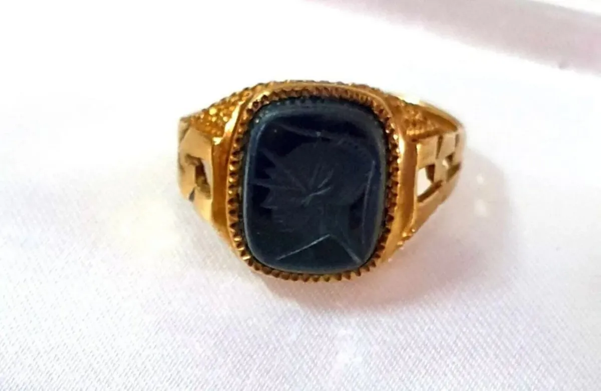 Hallmarked Vintage Gentleman's Signet Ring - Image 1