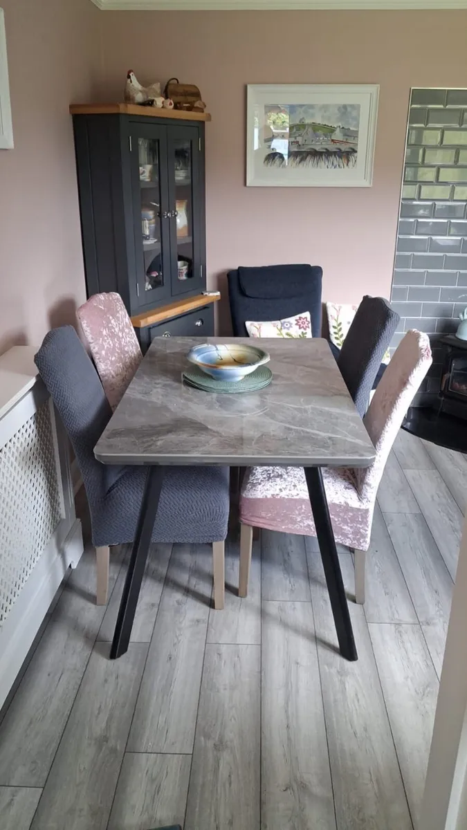 Table and chairs can be sold separately - Image 3