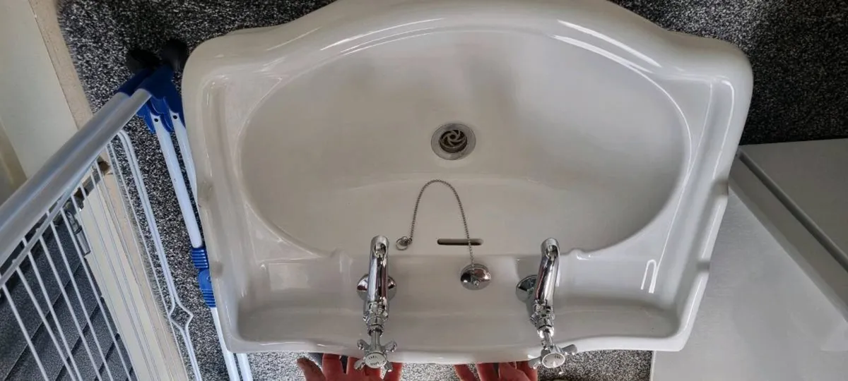Victorian Style Wash Hand Basin - Image 3