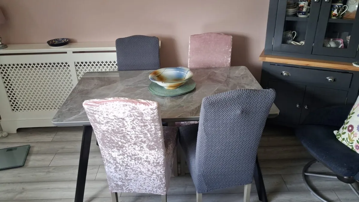 Table and chairs can be sold separately - Image 4