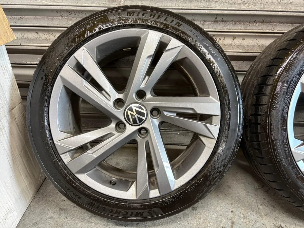 17” Volkswagen Golf R-Line Alloys - Image 2