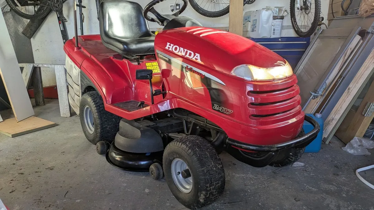 Honda 2417 Ride on Mower