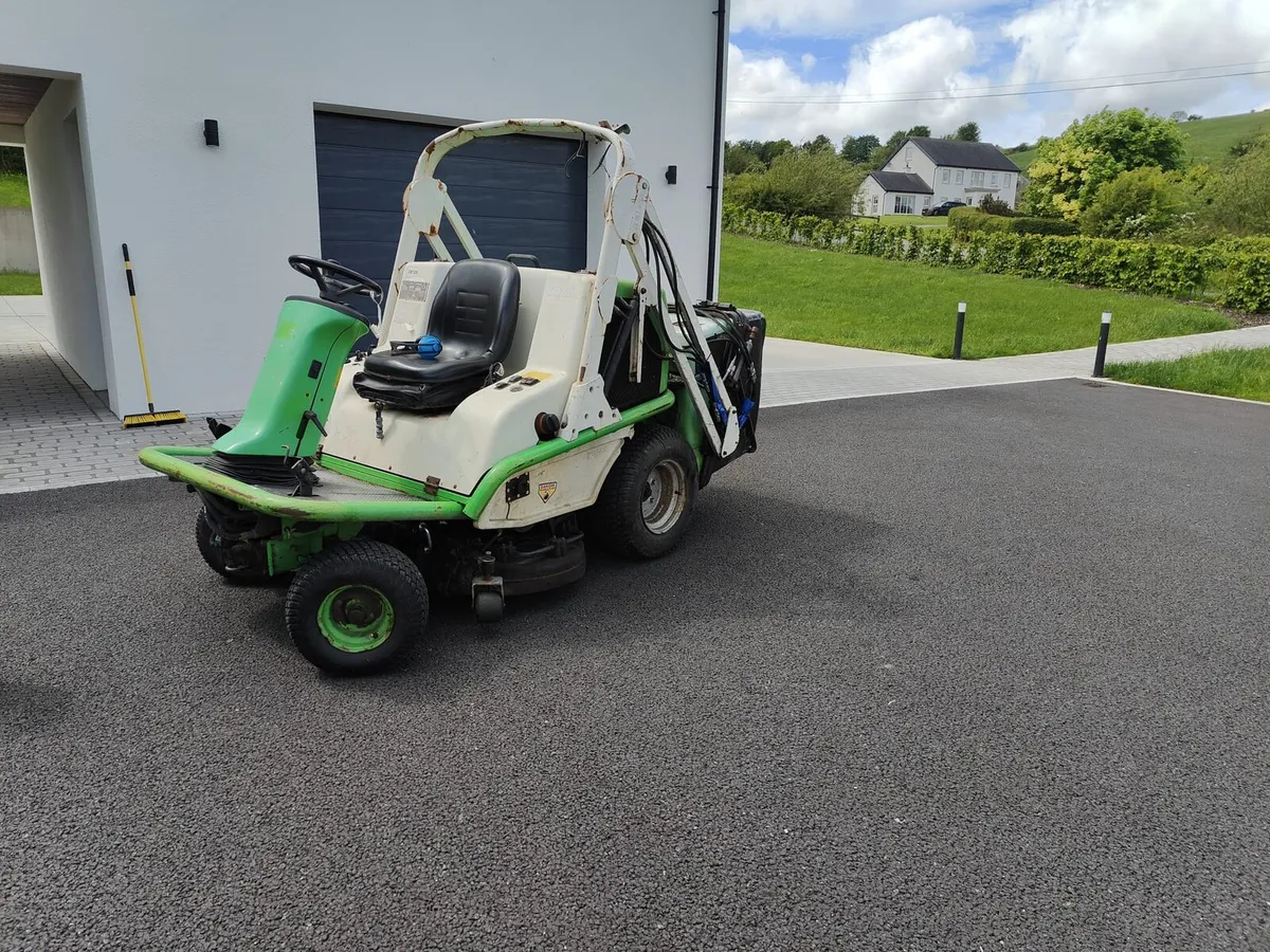 Etesia H124D Diesel High Tip Ride-On Lawnmower - Image 1