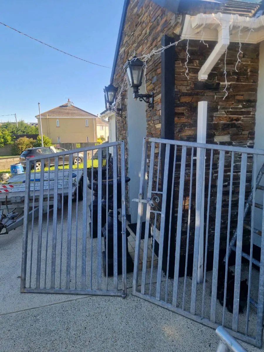 Gates - Image 1