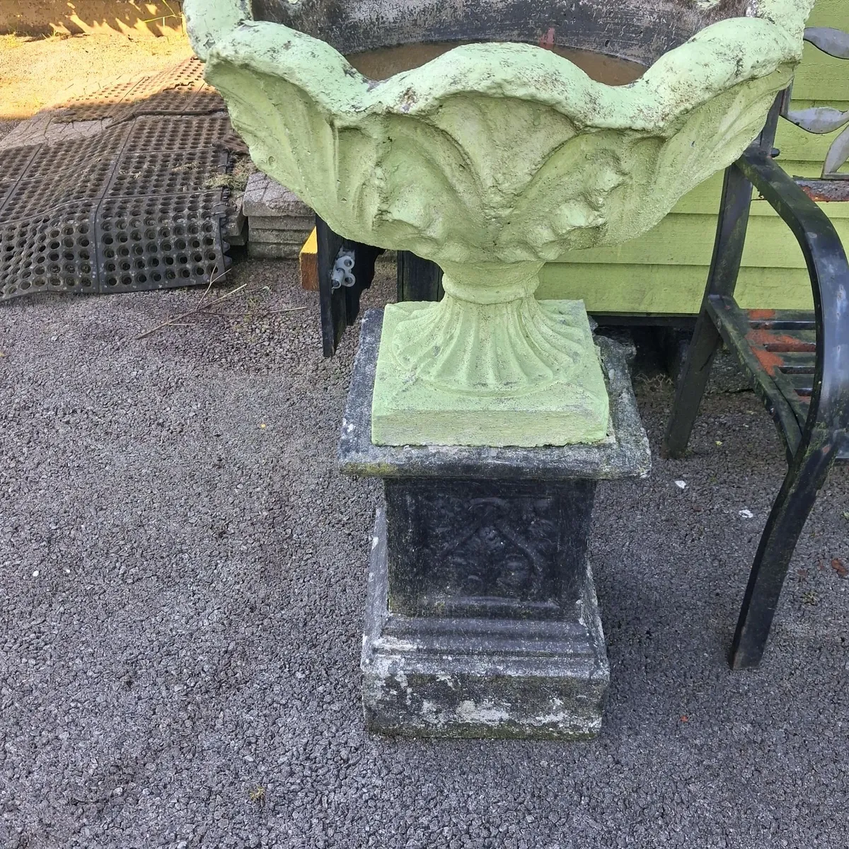 Two stone flower pots 60 euro set