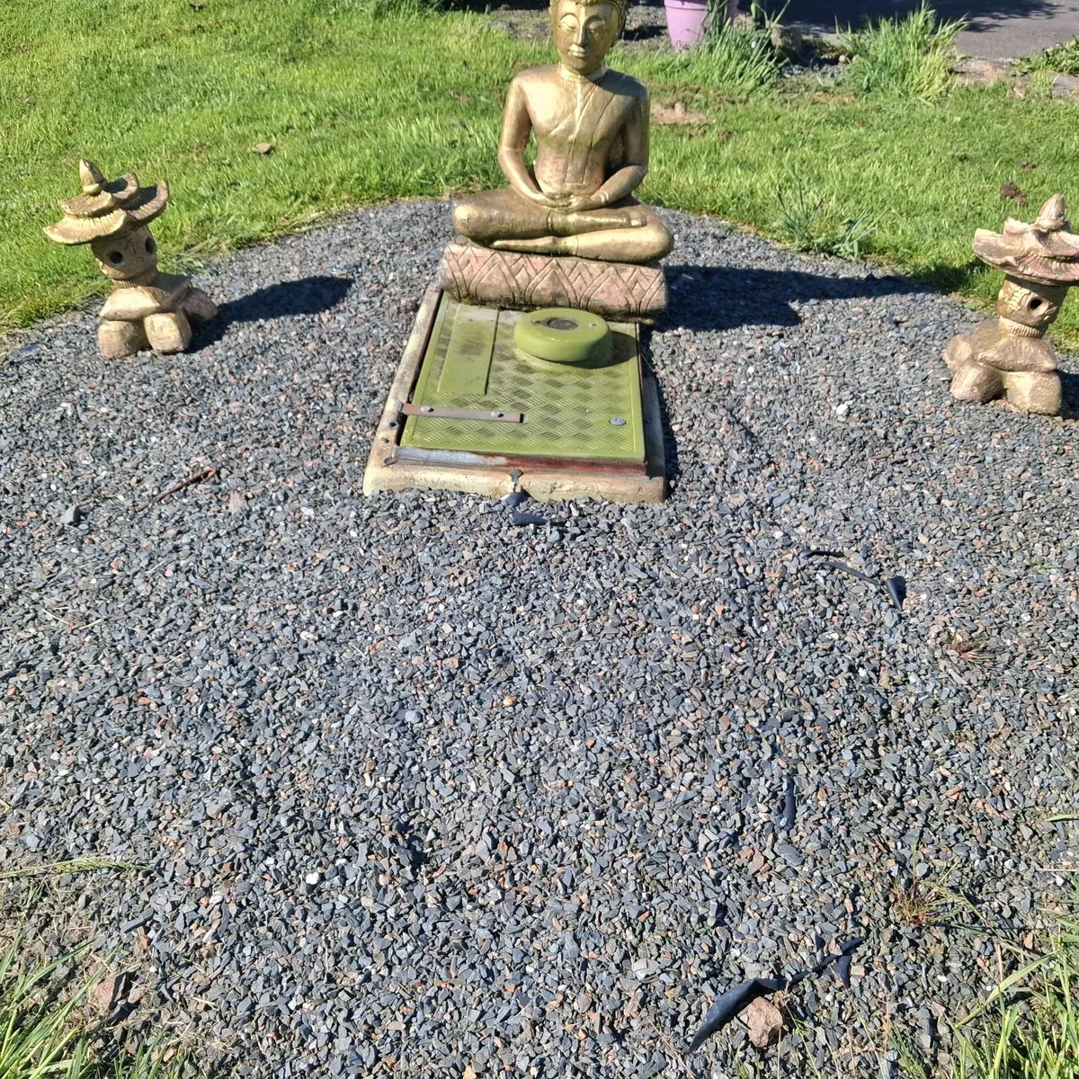 Set of 3 stone garden ornaments as seen - Image 3
