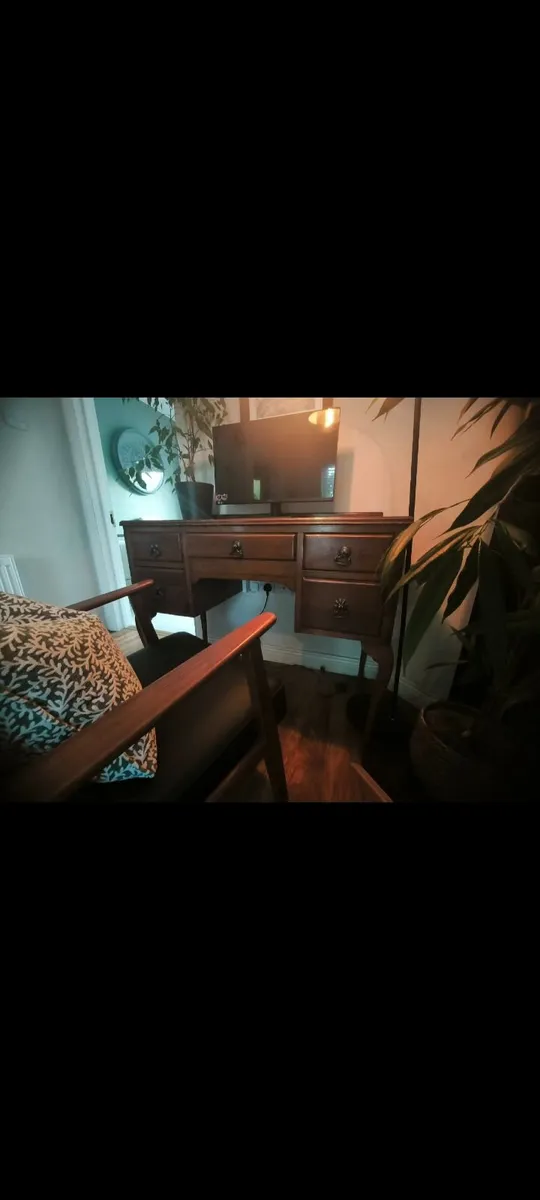 Desk - Image 2