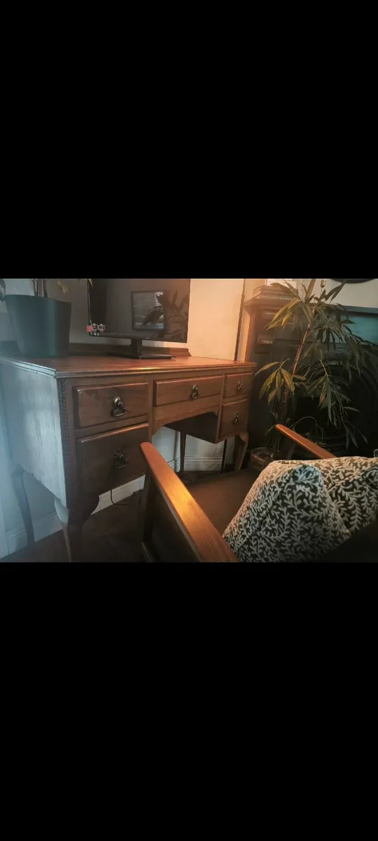 Desk - Image 3