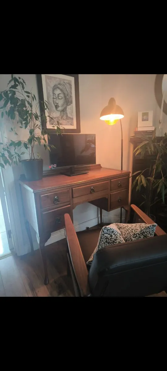 Desk - Image 4
