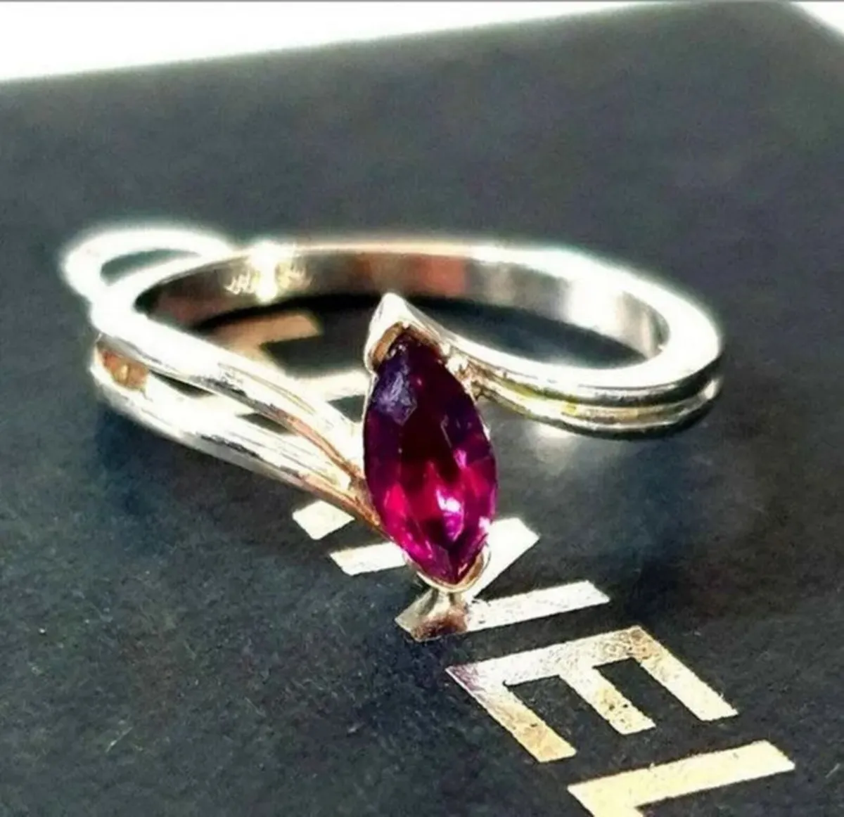 Vintage Hallmarked 18k 'Boro' Amethyst Ring - Image 3