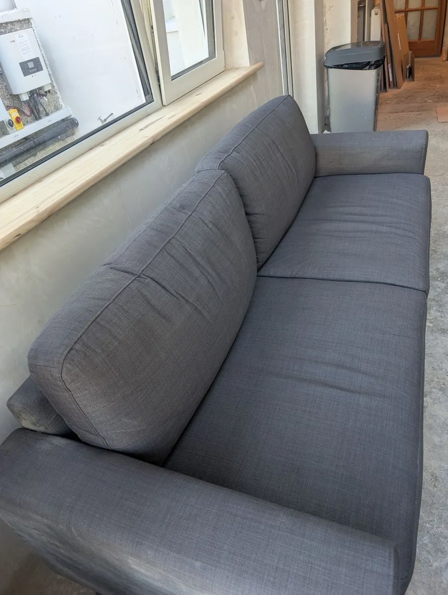 Comfortable couch - Image 2