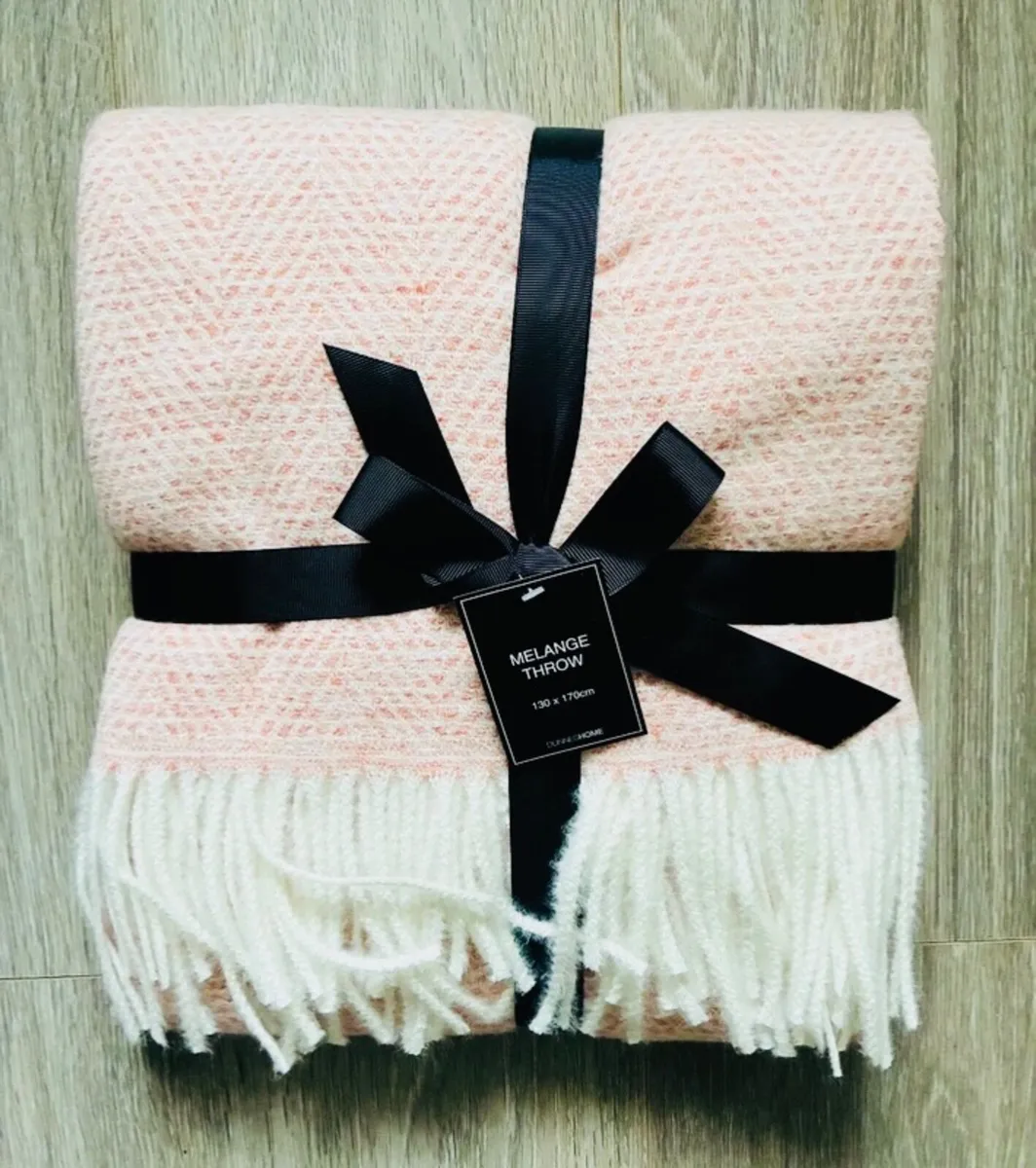 Selection of throws - New   130x170cm - Image 2