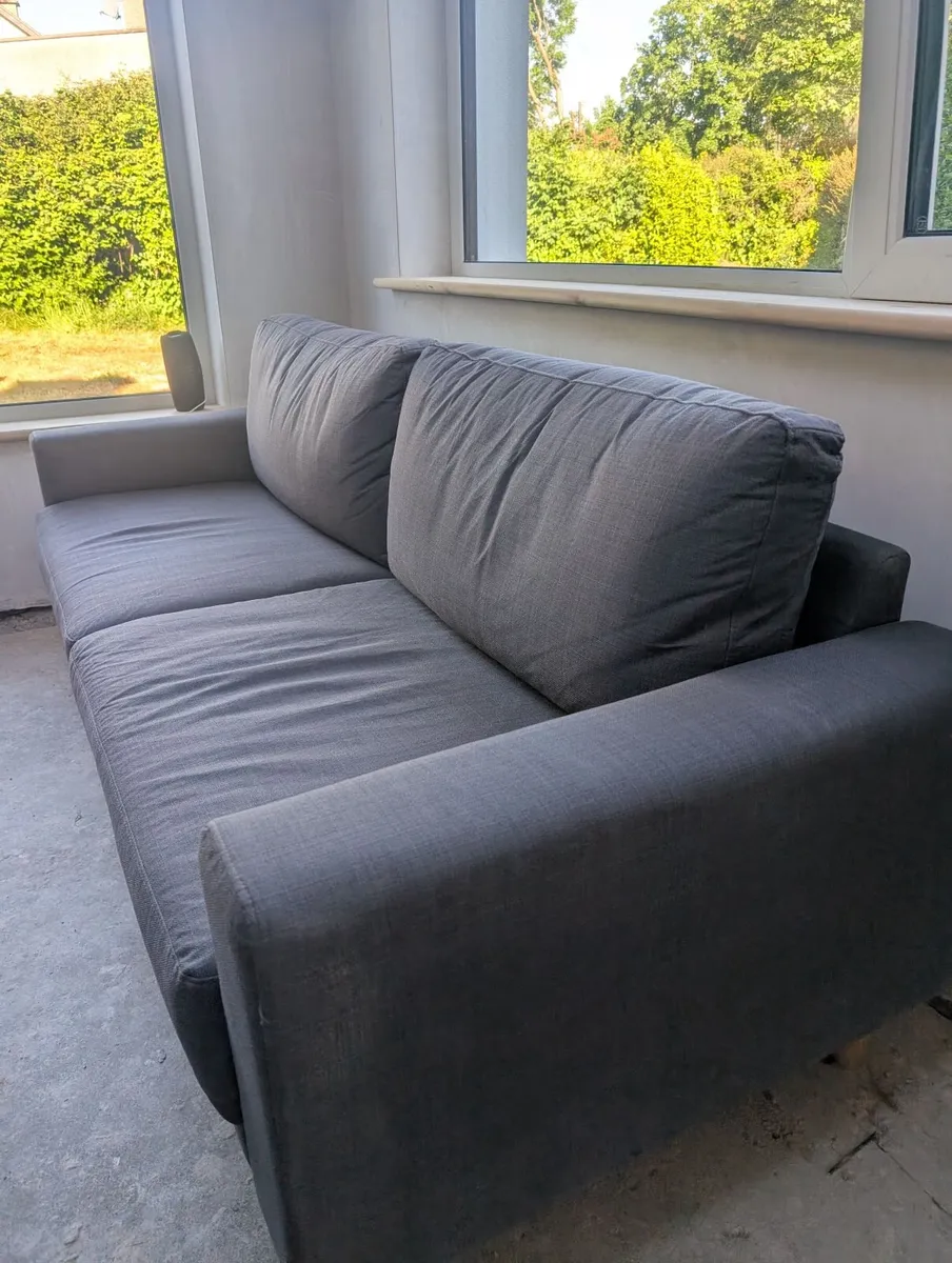 Comfortable couch - Image 1